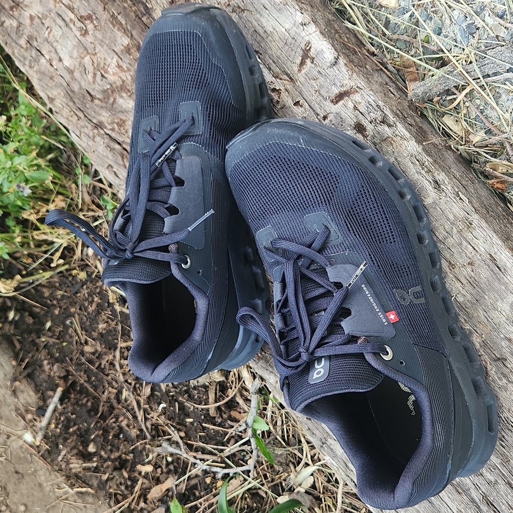 On Running Black Athletic Shoes with Chunky Sole - Picture 1 of 13